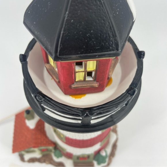 Santa's Workbench Bayside Lighthouse Towne Collection Blink Light Porcelain Box - Picture 3 of 15